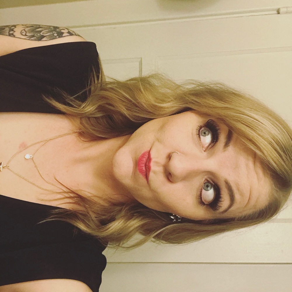 Meet your Posher, Cassandra